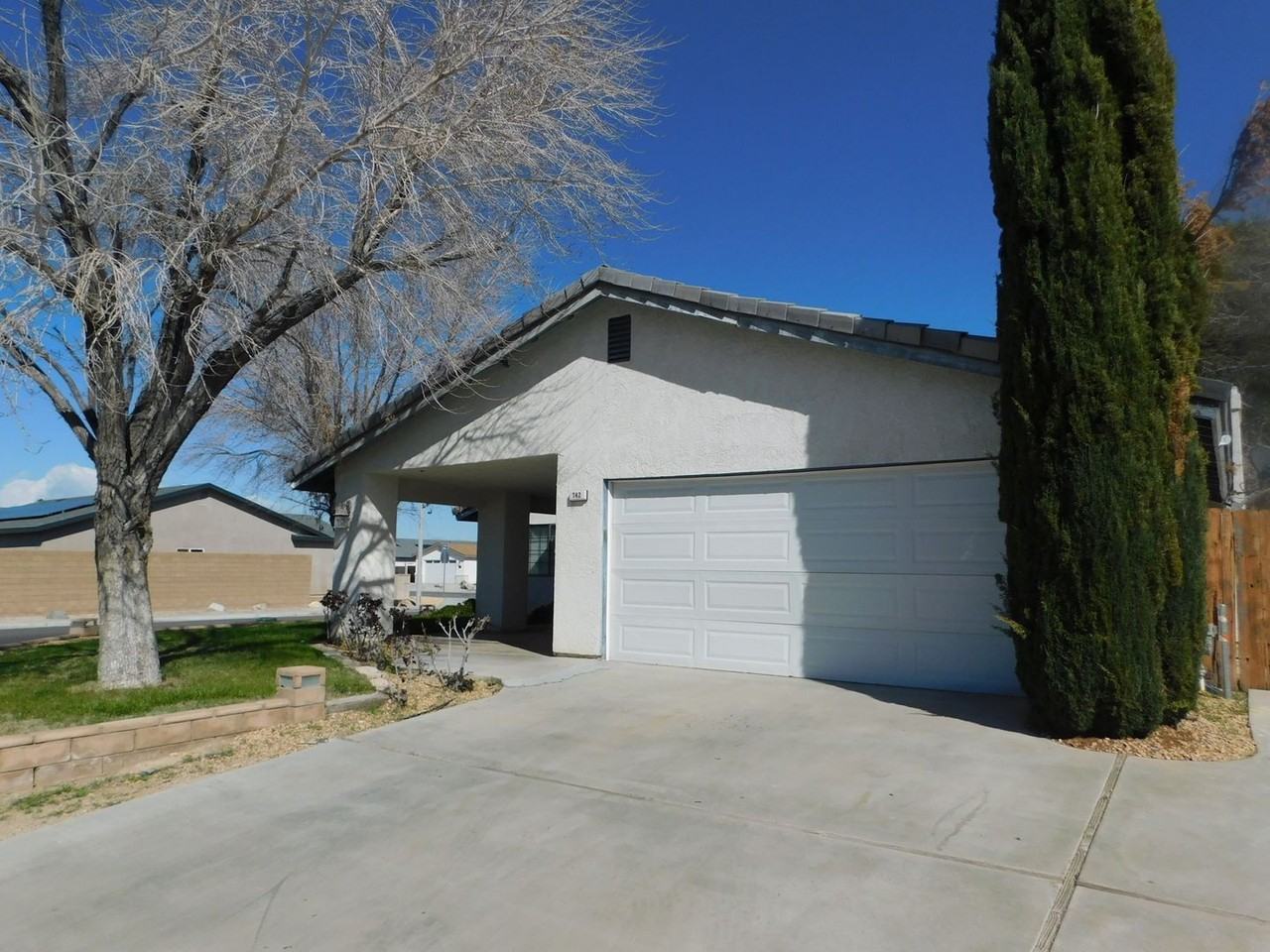 742 N Inyo St - Photo 2 of 22