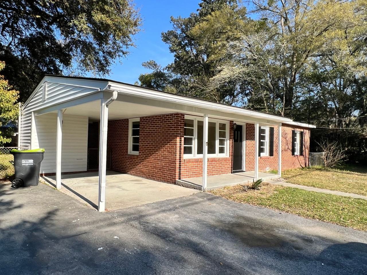 307 Fraser Dr - Photo 2 of 20