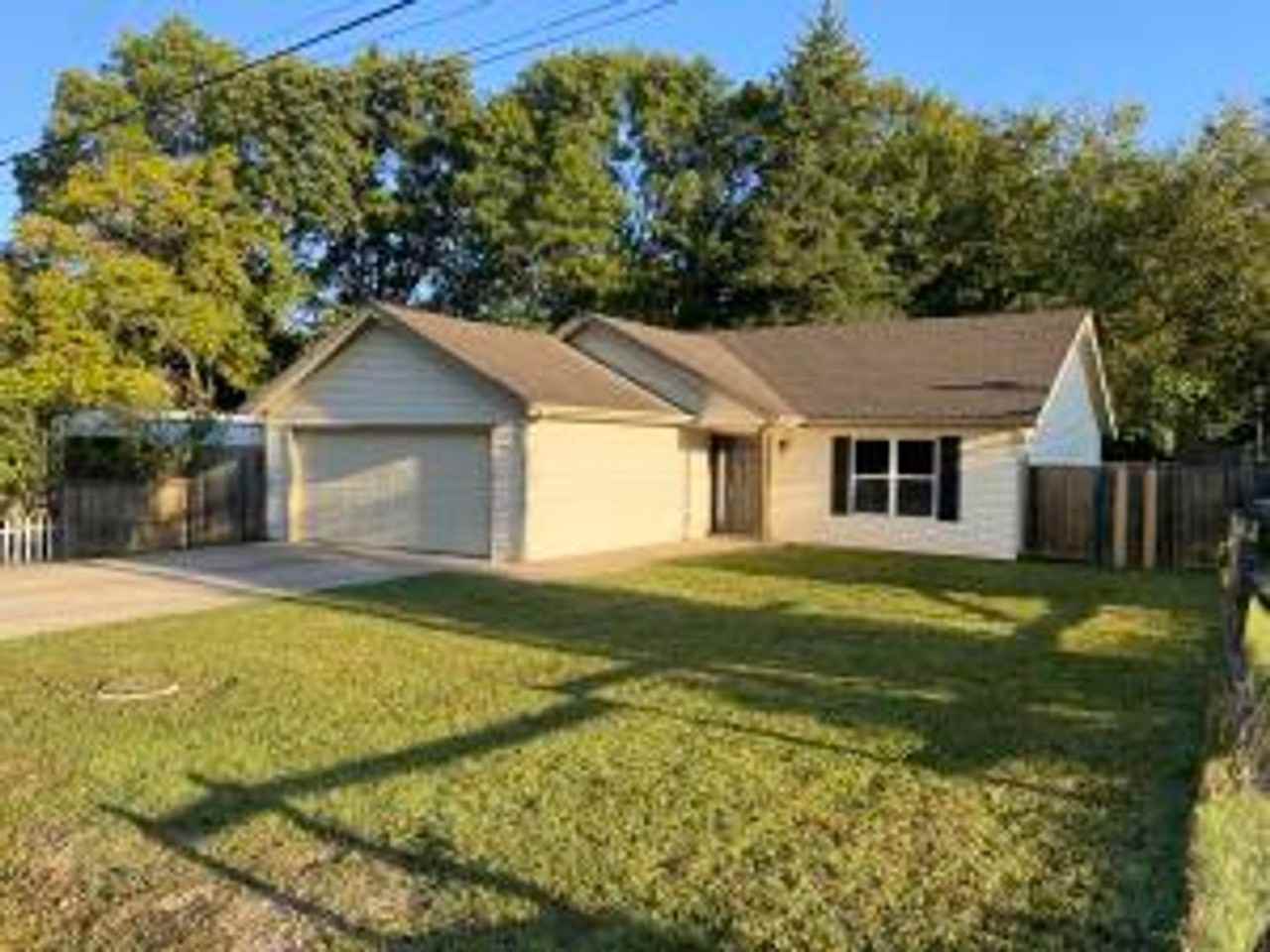 2007 Cedarwood Dr - Photo 2 of 24