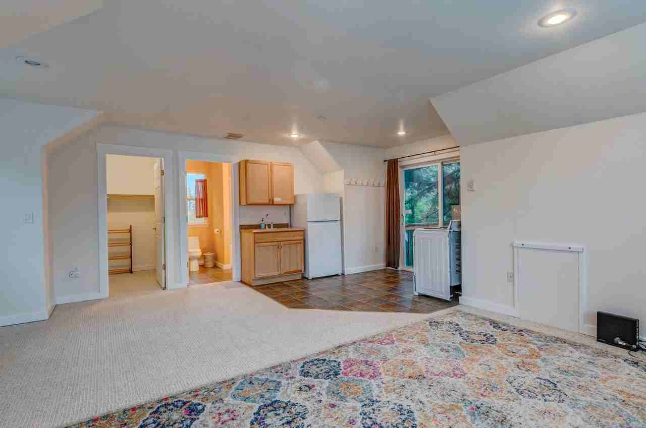 1038 Ne Summit Loop - Photo 2 of 13