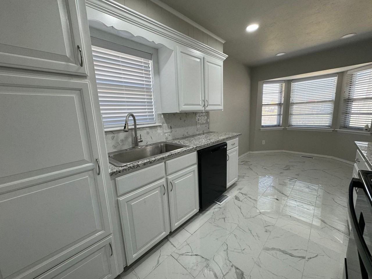 301 S Fern Pl - Photo 2 of 17