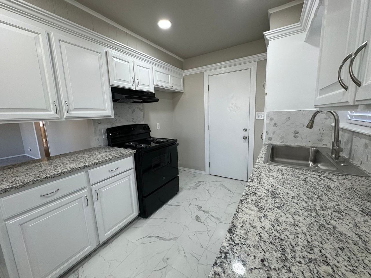 301 S Fern Pl - Photo 3 of 17