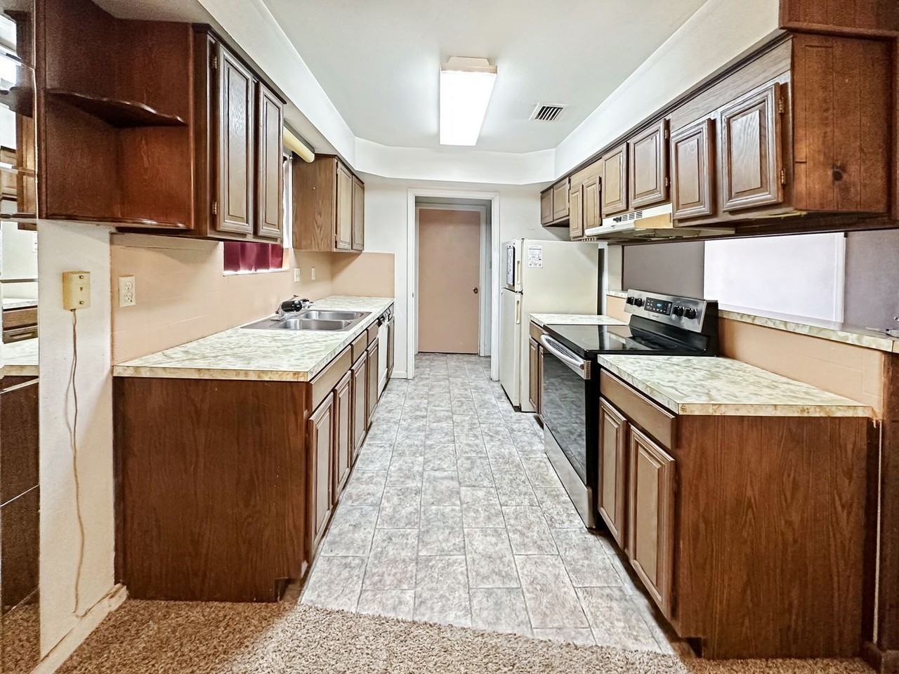 1406 N Tasker Dr - Photo 3 of 8