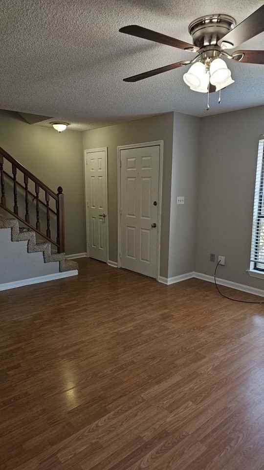 2487 Hampstead Dr - Photo 2 of 14