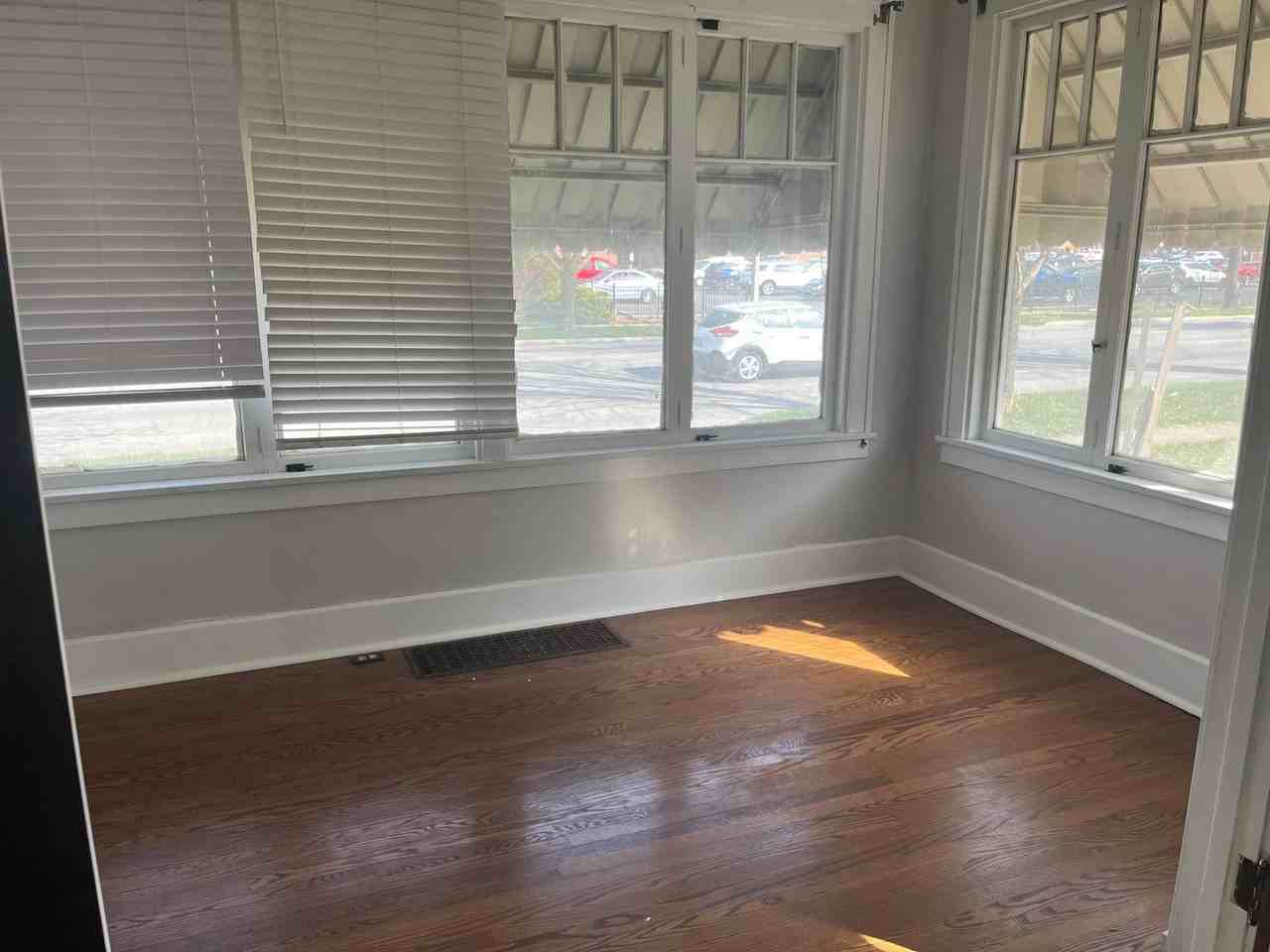 1405 S 5th St - Photo 3 of 8