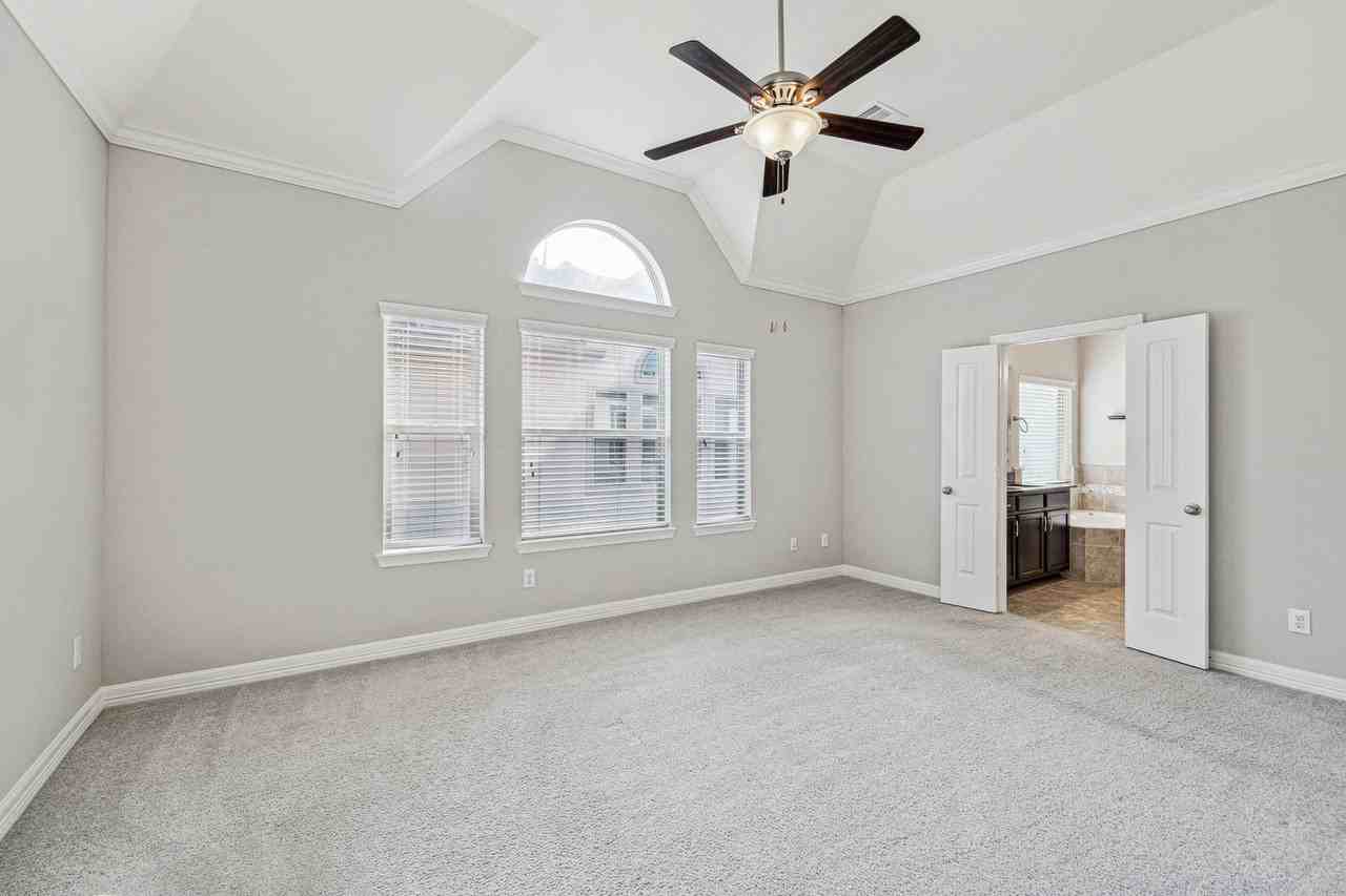 436 N Live Oak St - Photo 7 of 13