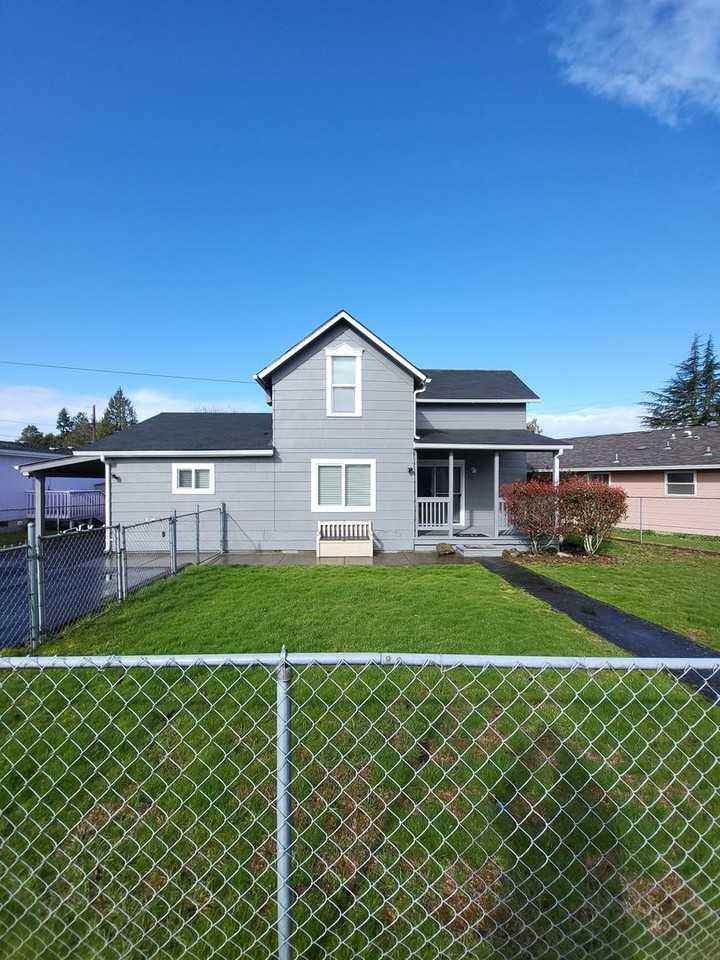 201 Hemlock St - Photo 2 of 24