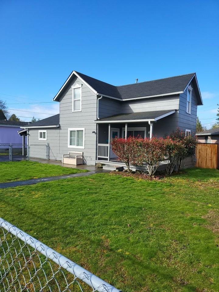 201 Hemlock St - Photo 3 of 24