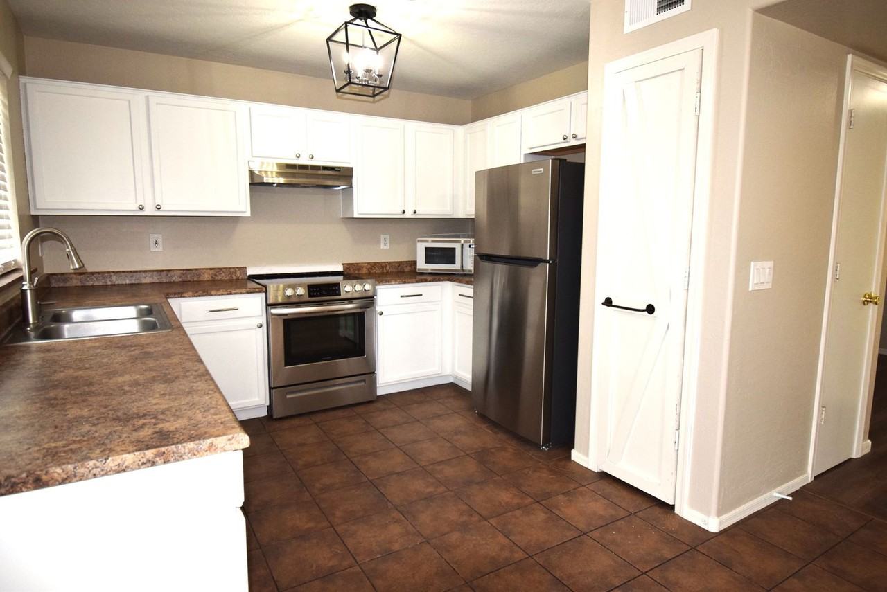 15338 N 148th Ct - Photo 5 of 21