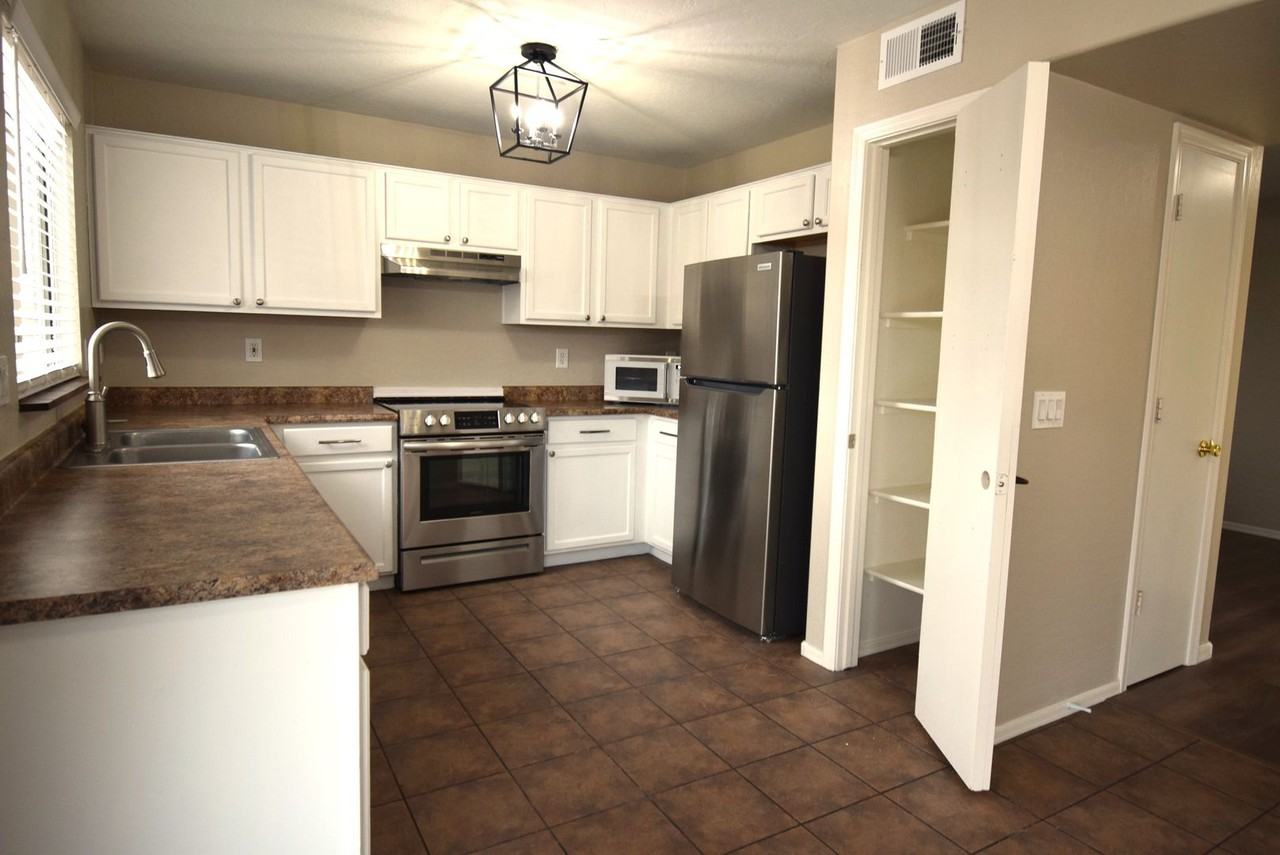 15338 N 148th Ct - Photo 6 of 21