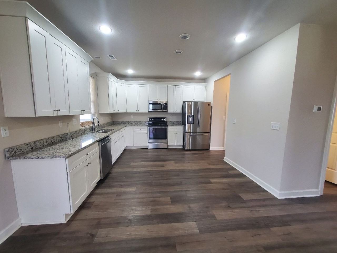 102 Stedman Ln W - Photo 2 of 30