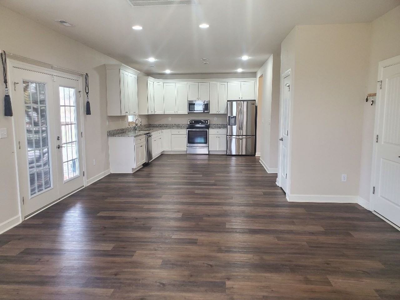 102 Stedman Ln W - Photo 3 of 30