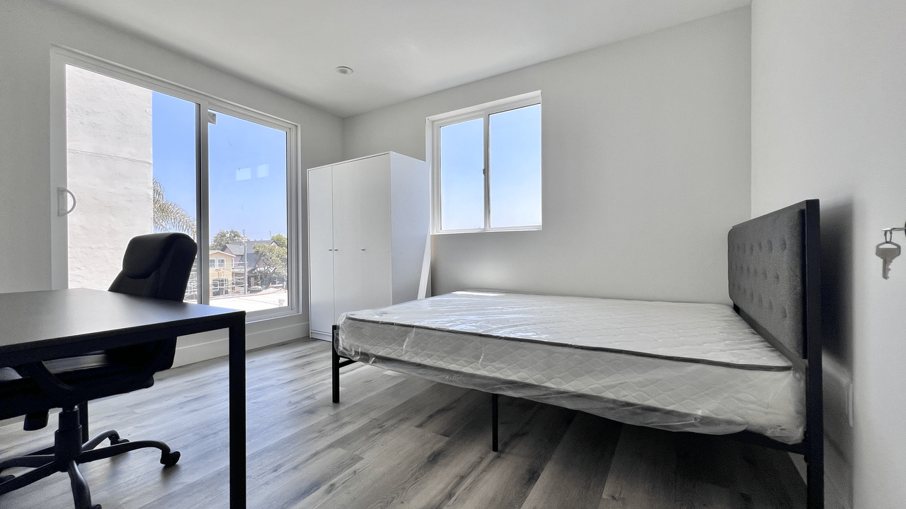 MH 1314 W 35th Pl - Photo 2 of 5