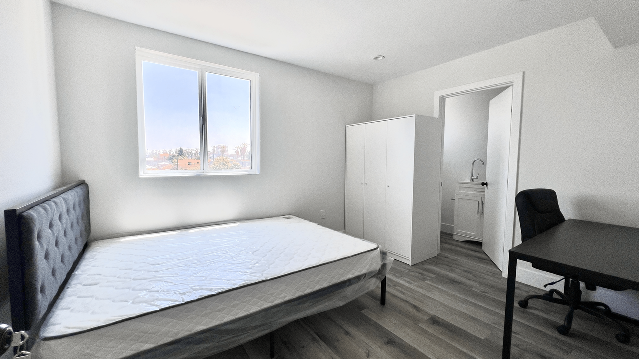 MH 1314 W 35th Pl - Photo 3 of 5