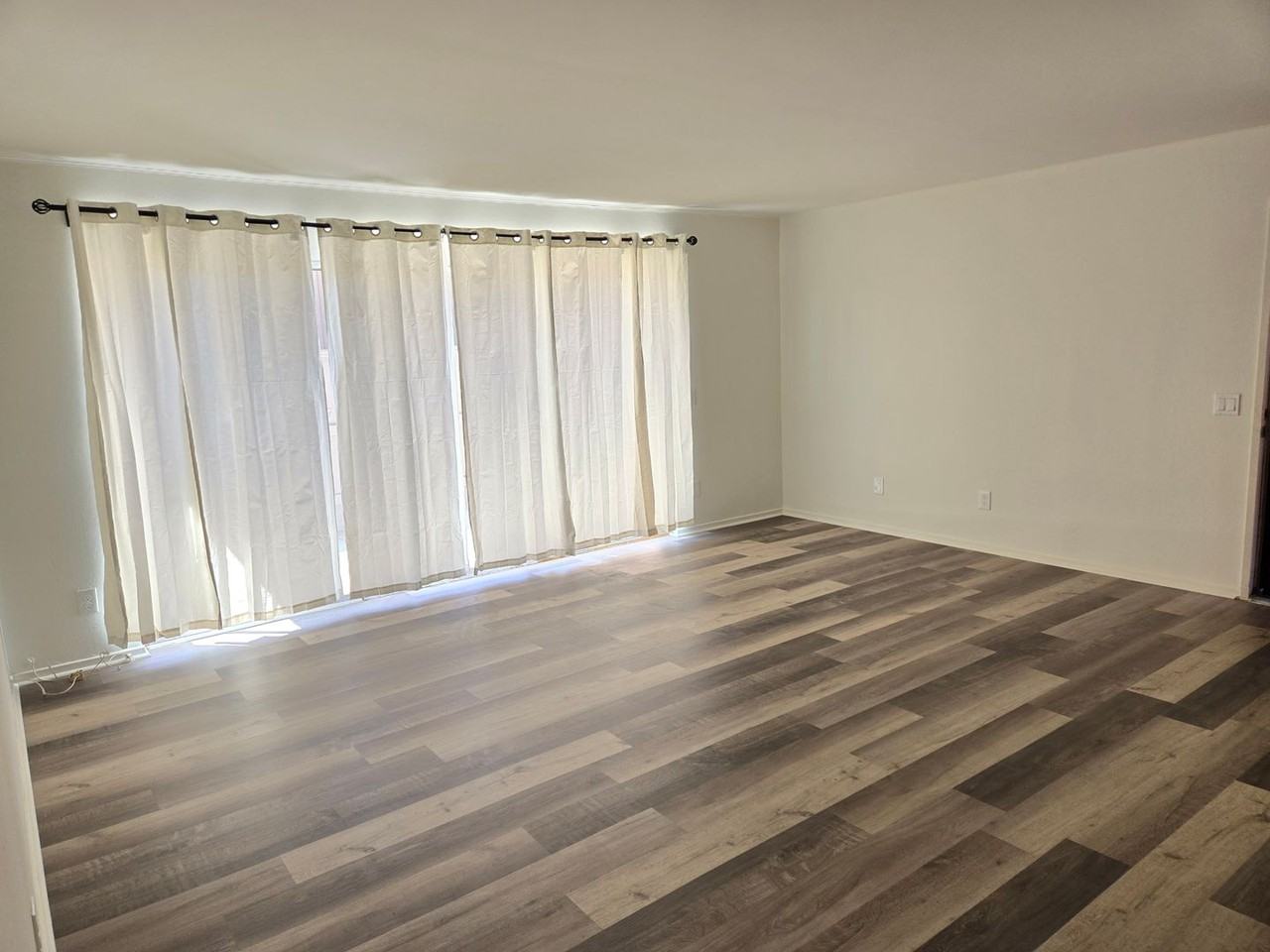 1018 Cabrillo Park Dr - Photo 2 of 14