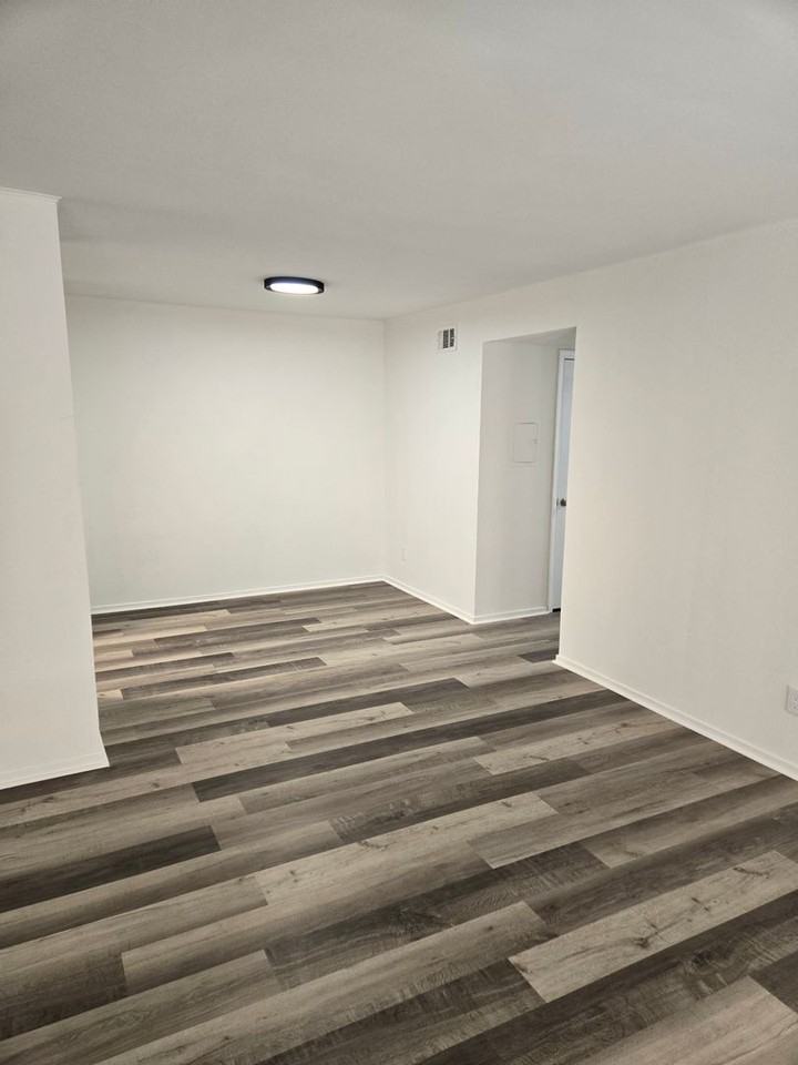 1018 Cabrillo Park Dr - Photo 3 of 14