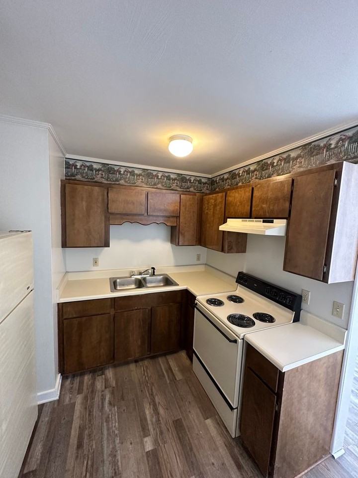 101 E Mills Ave - Photo 3 of 11