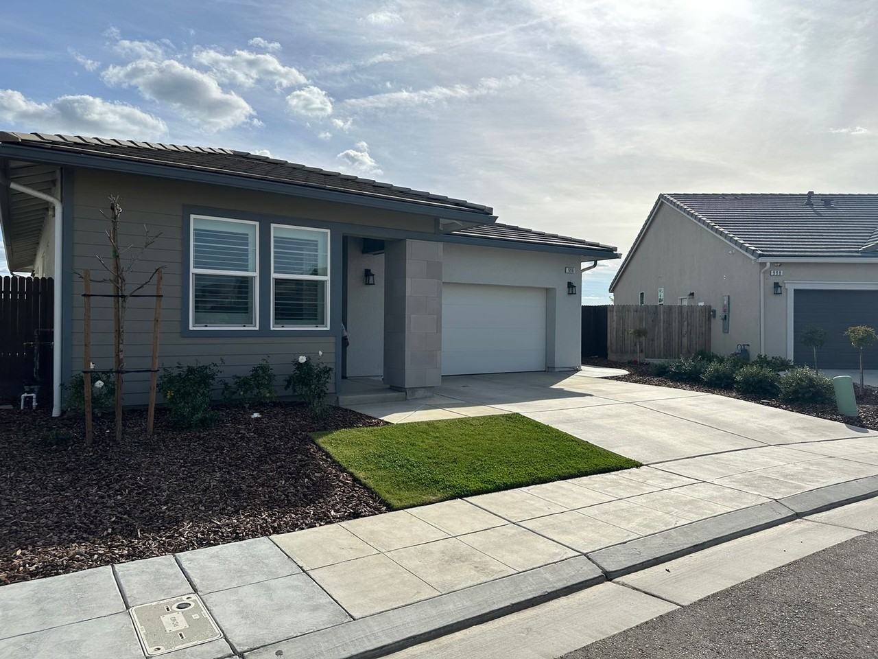 996 Ponderosa Way W - Photo 2 of 34