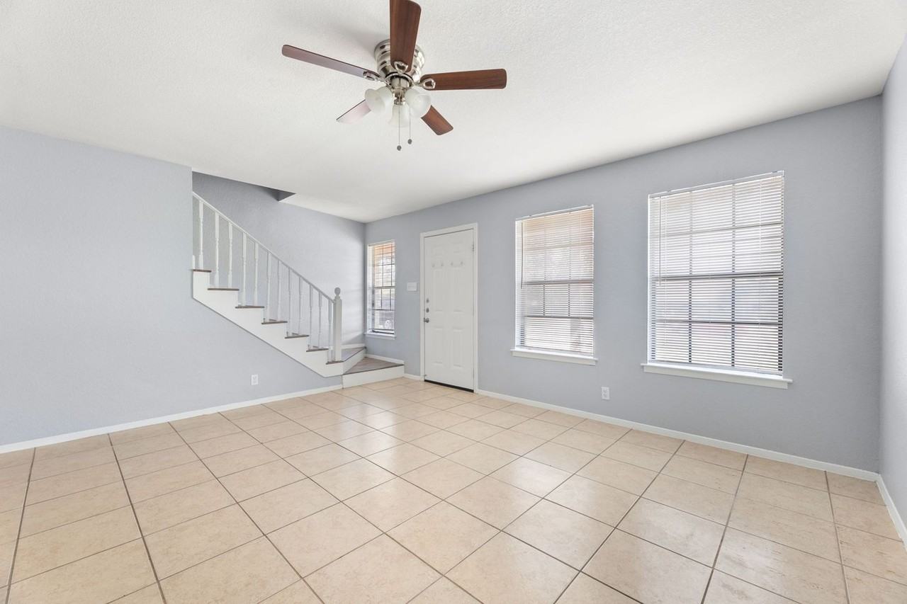 3802 Foust Trl - Photo 5 of 34
