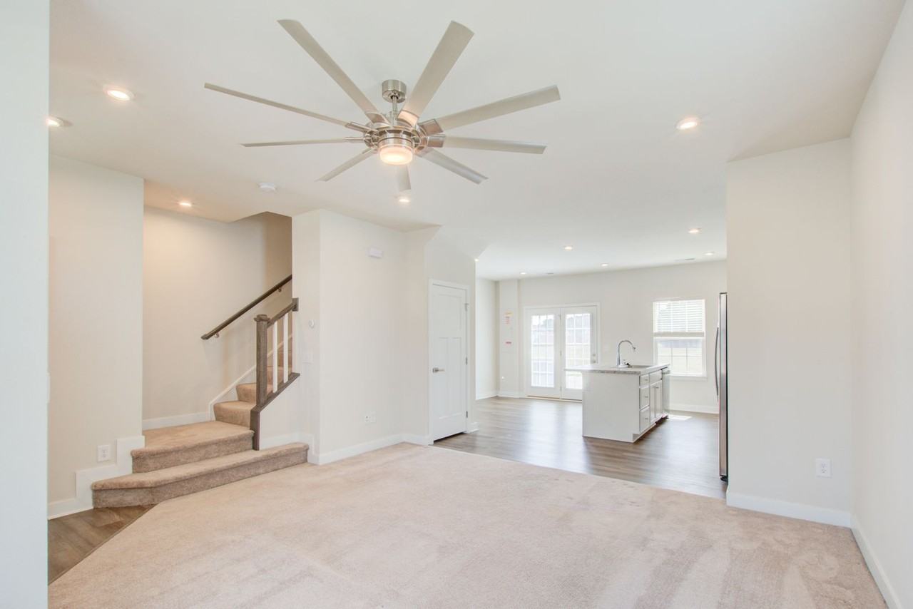 255 Goldenstar Ln - Photo 4 of 37