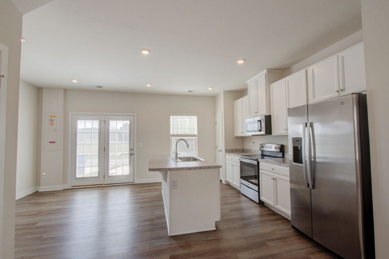 255 Goldenstar Ln - Photo 6 of 37