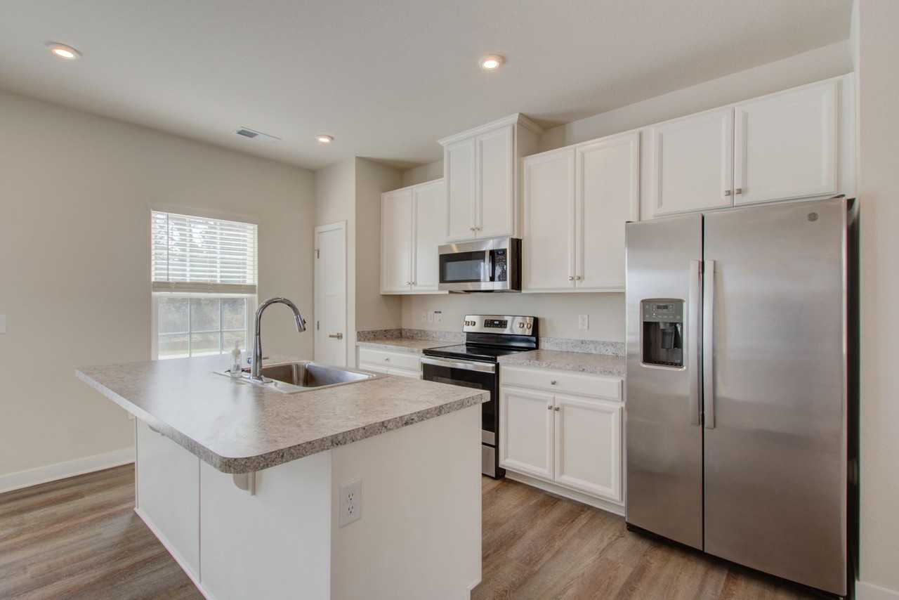 255 Goldenstar Ln - Photo 7 of 37