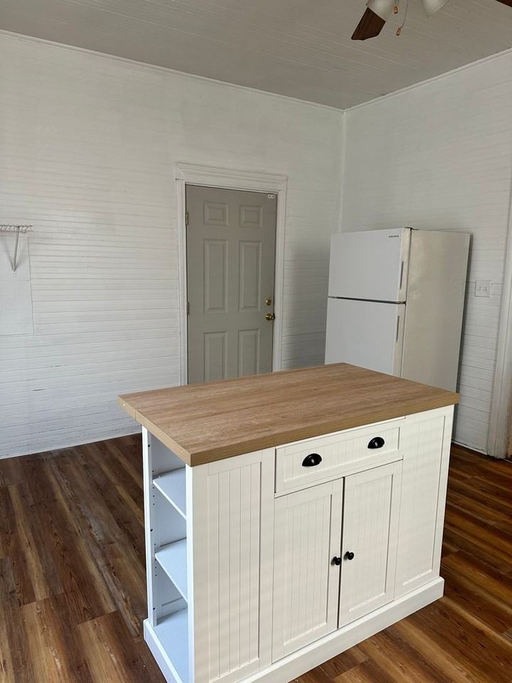 642 Crawford Ave - Photo 3 of 5