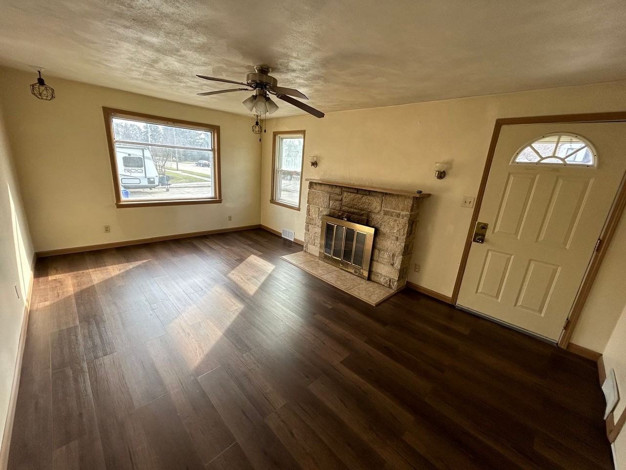 7901 40th Ave - Photo 2 of 6