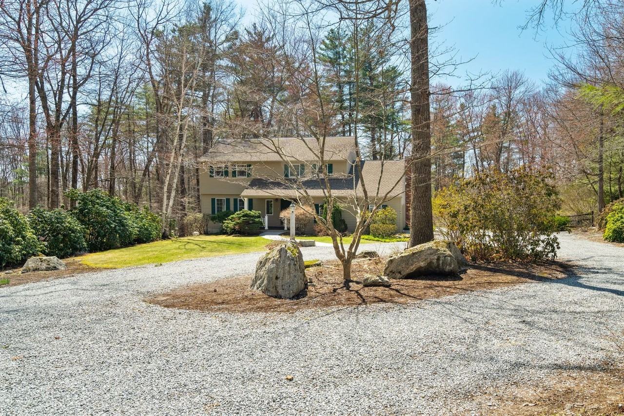 14 Woburn Abbey Dr - Photo 2 of 29