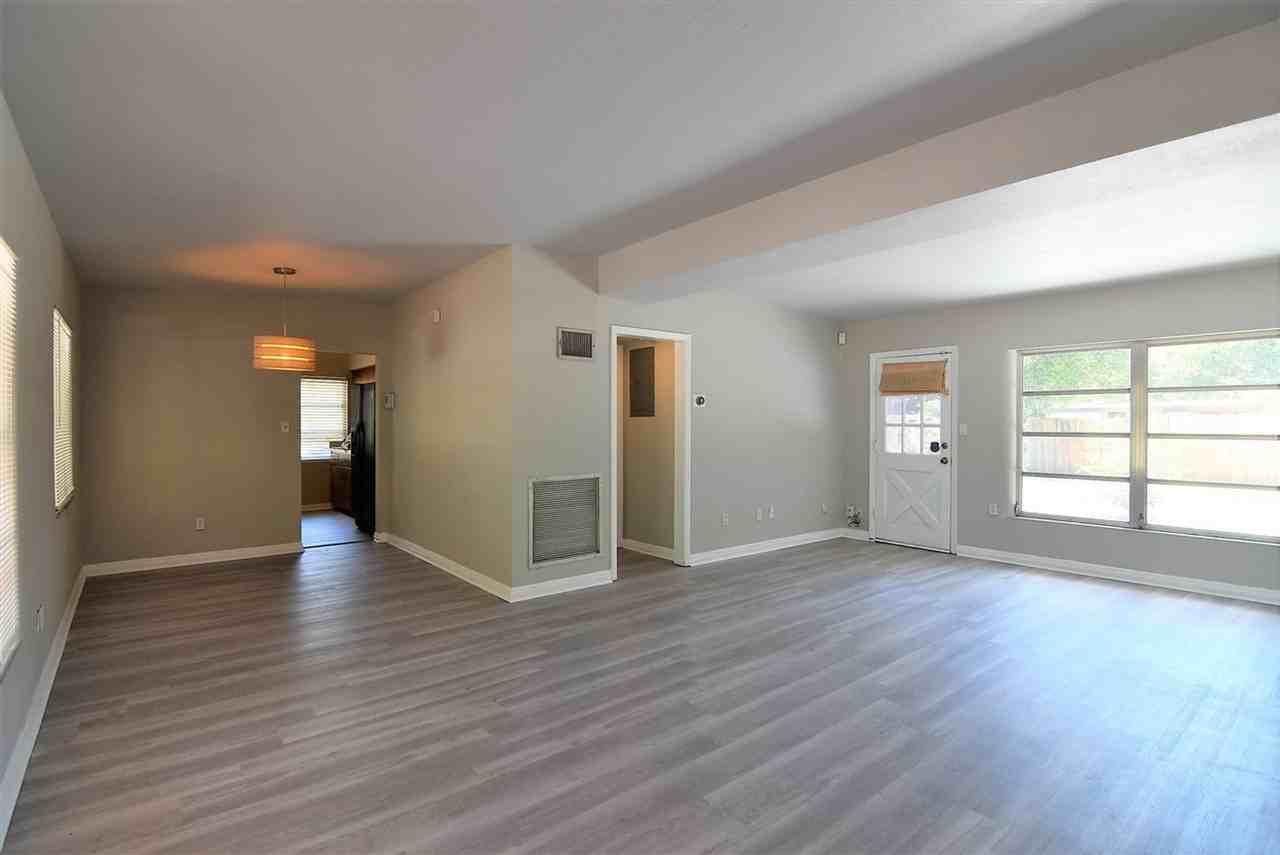 1501 Vantage Dr - Photo 2 of 23