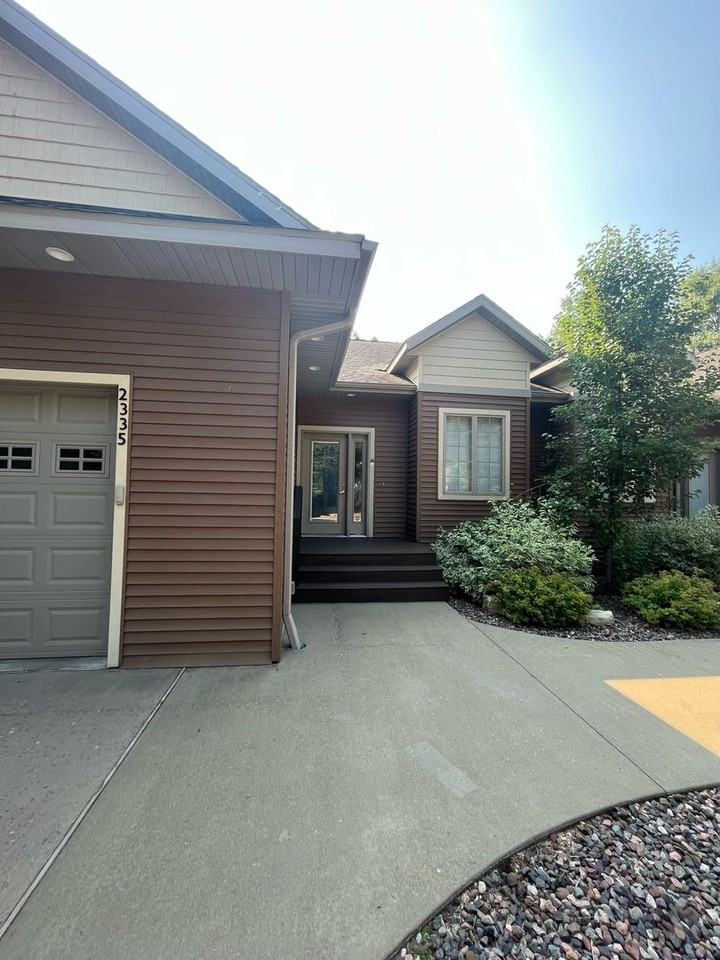 2335 113th St - Photo 2 of 23