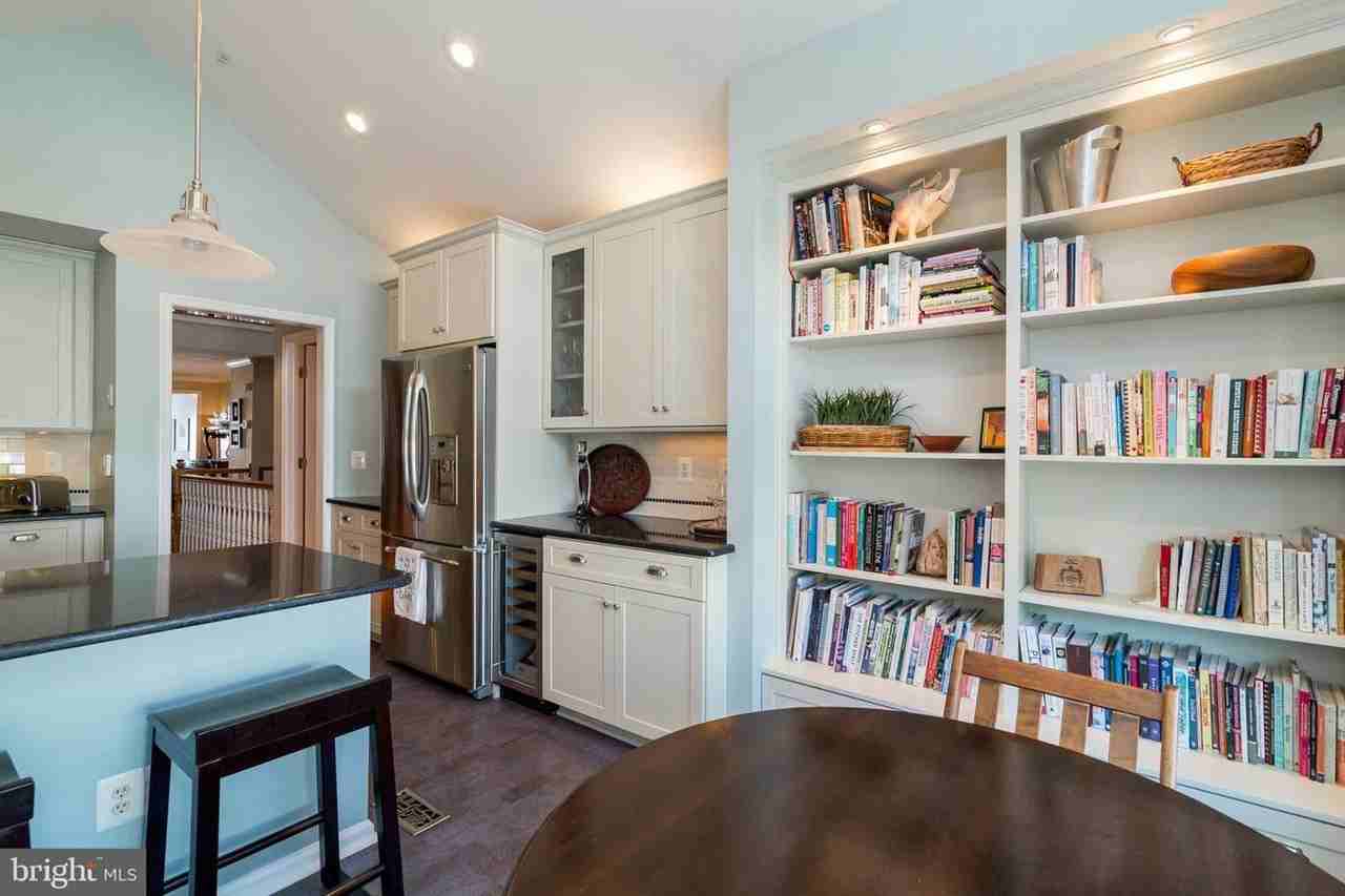 456 Overlook Dr - Photo 3 of 43