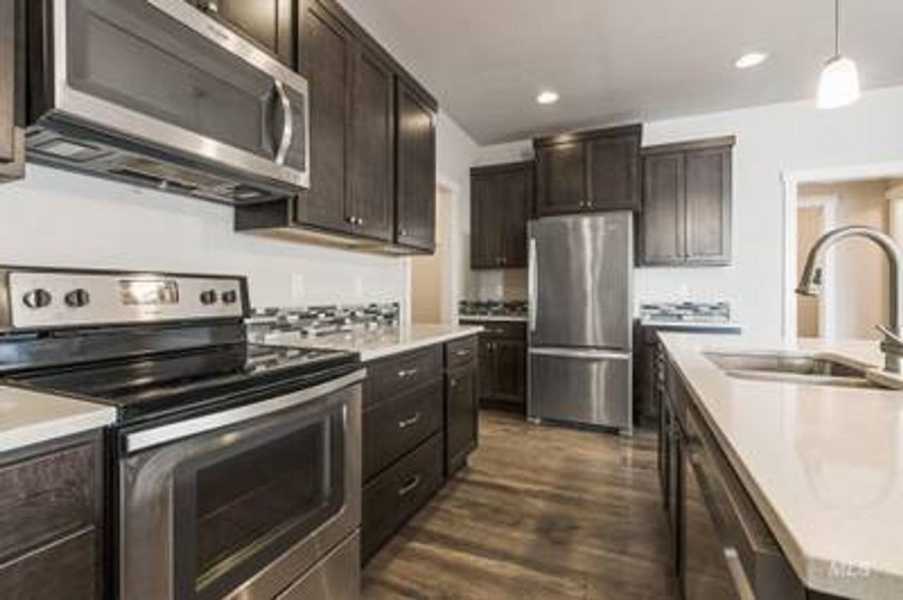 710 W Sylvan St #710 - Photo 2 of 22