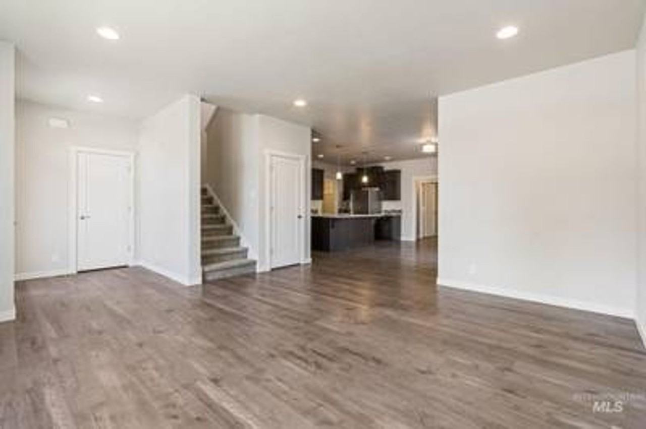710 W Sylvan St #710 - Photo 4 of 22