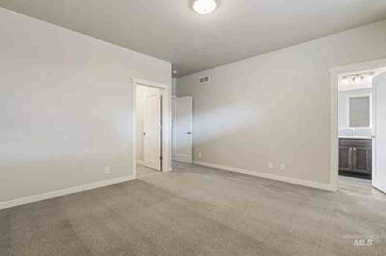710 W Sylvan St #710 - Photo 7 of 22