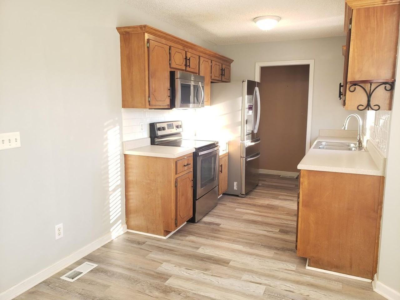 1856 Timberline Pl - Photo 3 of 16