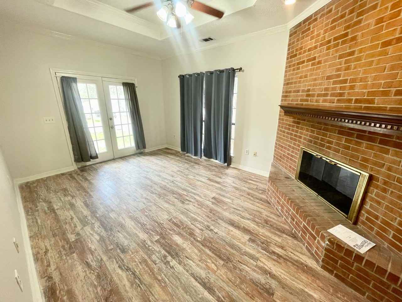 468 Brendalwood Dr - Photo 3 of 11