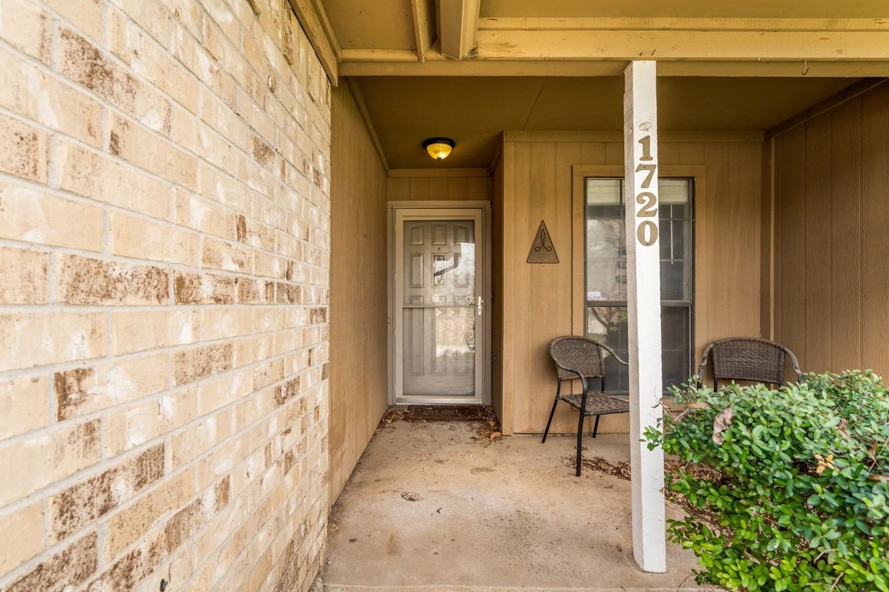 1720 Queen St - Photo 2 of 42