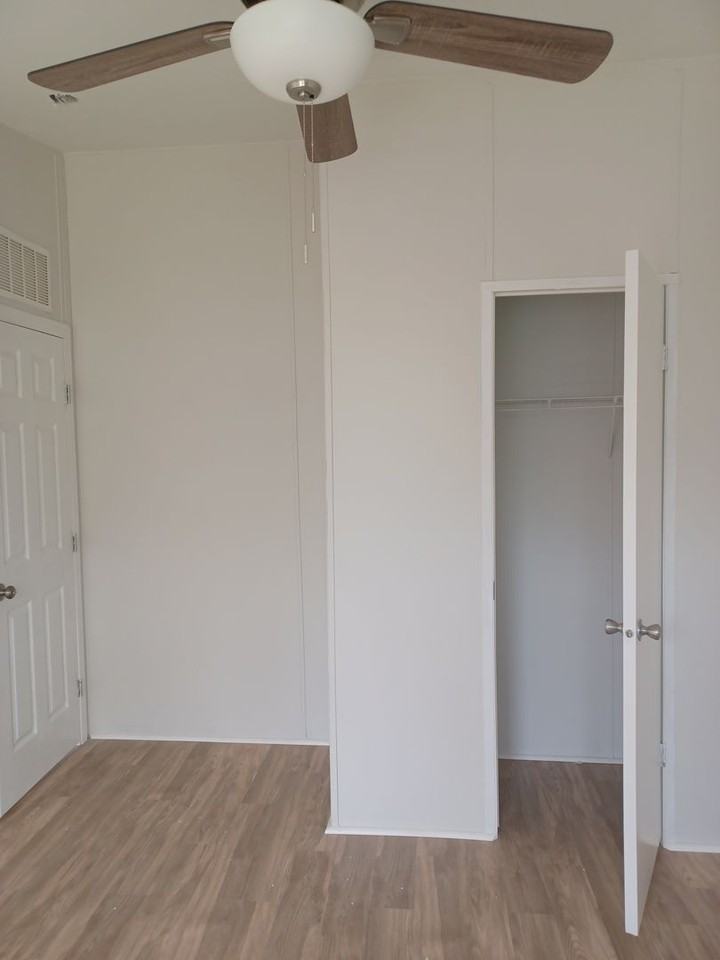 921 Elkport St - Photo 3 of 8