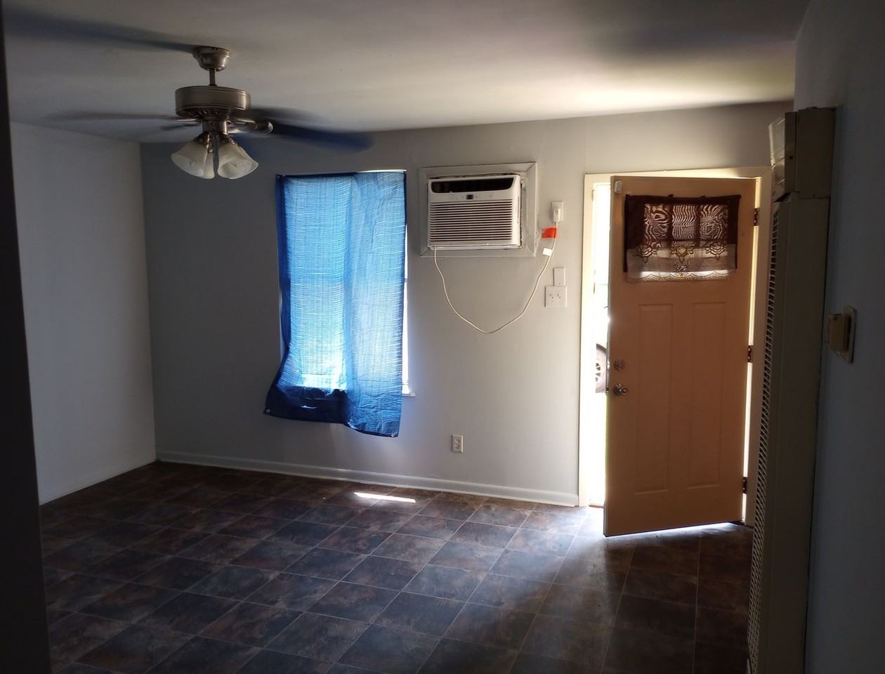 2100 Olive St - Photo 2 of 5