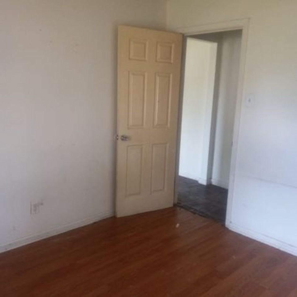 2100 Olive St - Photo 3 of 5