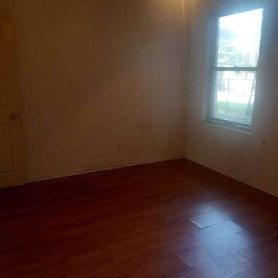 2100 Olive St - Photo 5 of 5