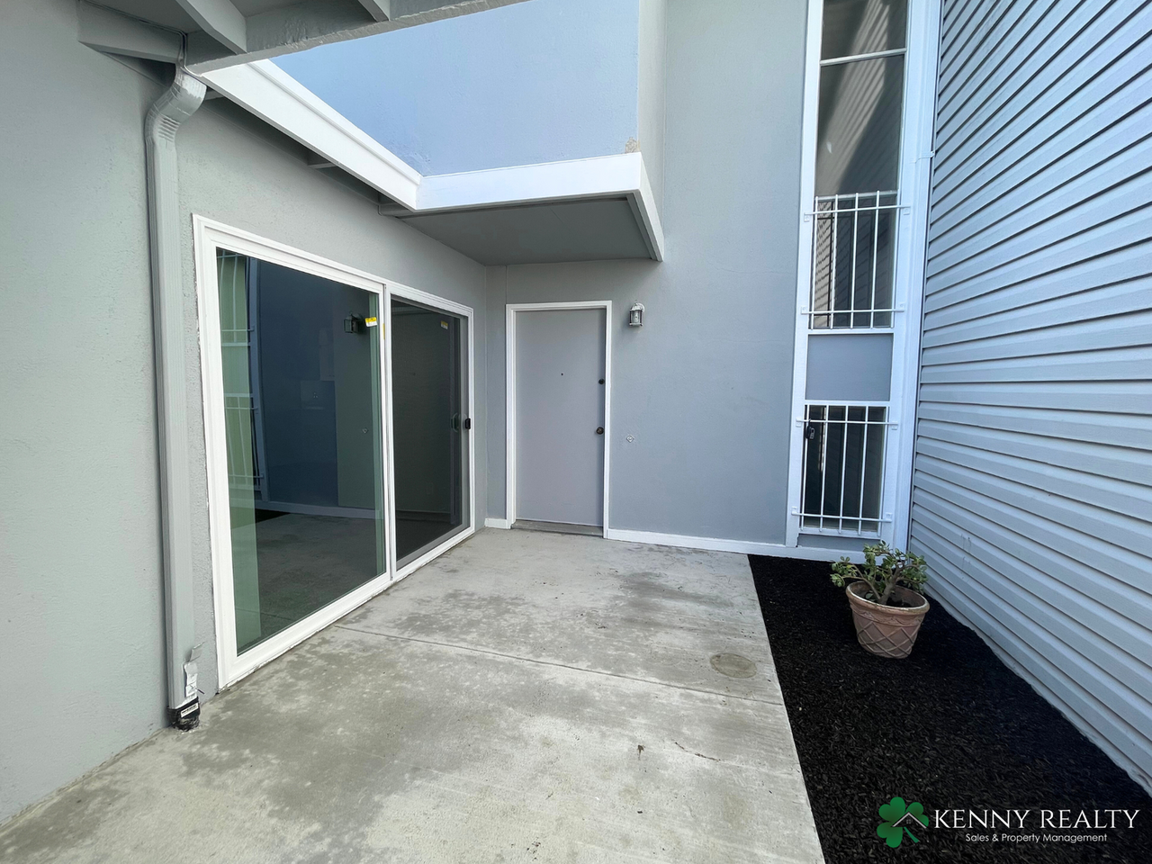2644 Leix Way - Photo 2 of 31