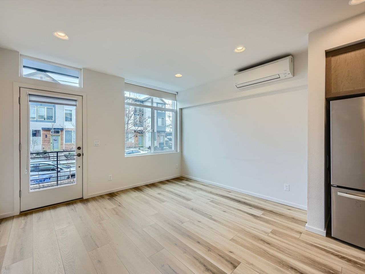 7031 42nd Ave S - Photo 4 of 12