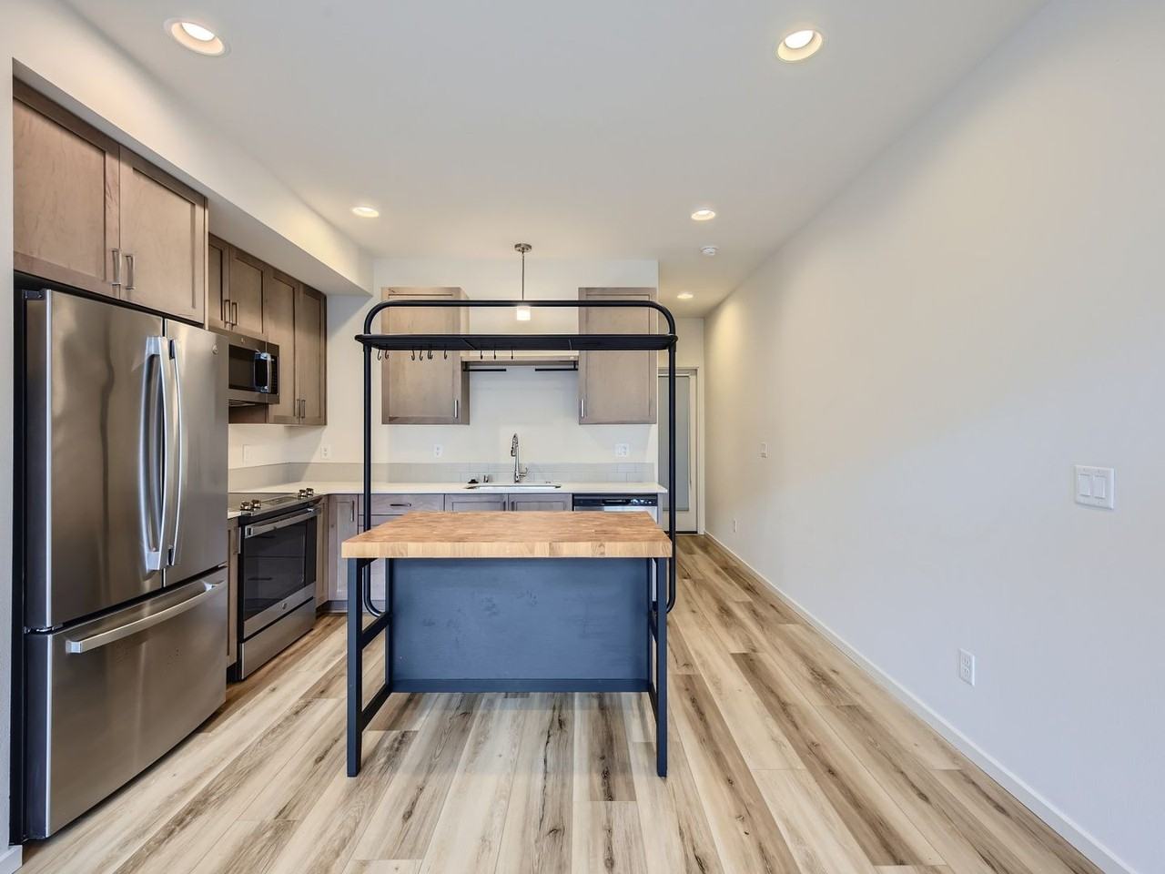 7031 42nd Ave S - Photo 3 of 12