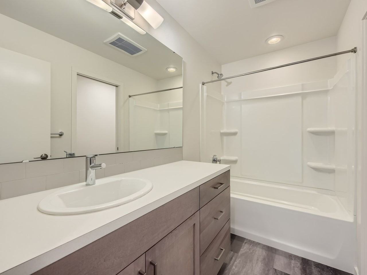 7031 42nd Ave S - Photo 6 of 12