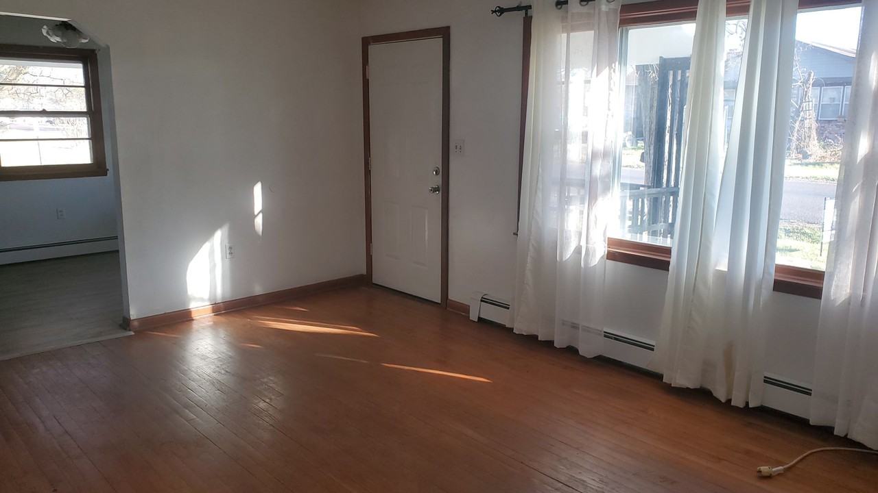 4607 Waterloo Dr - Photo 3 of 20