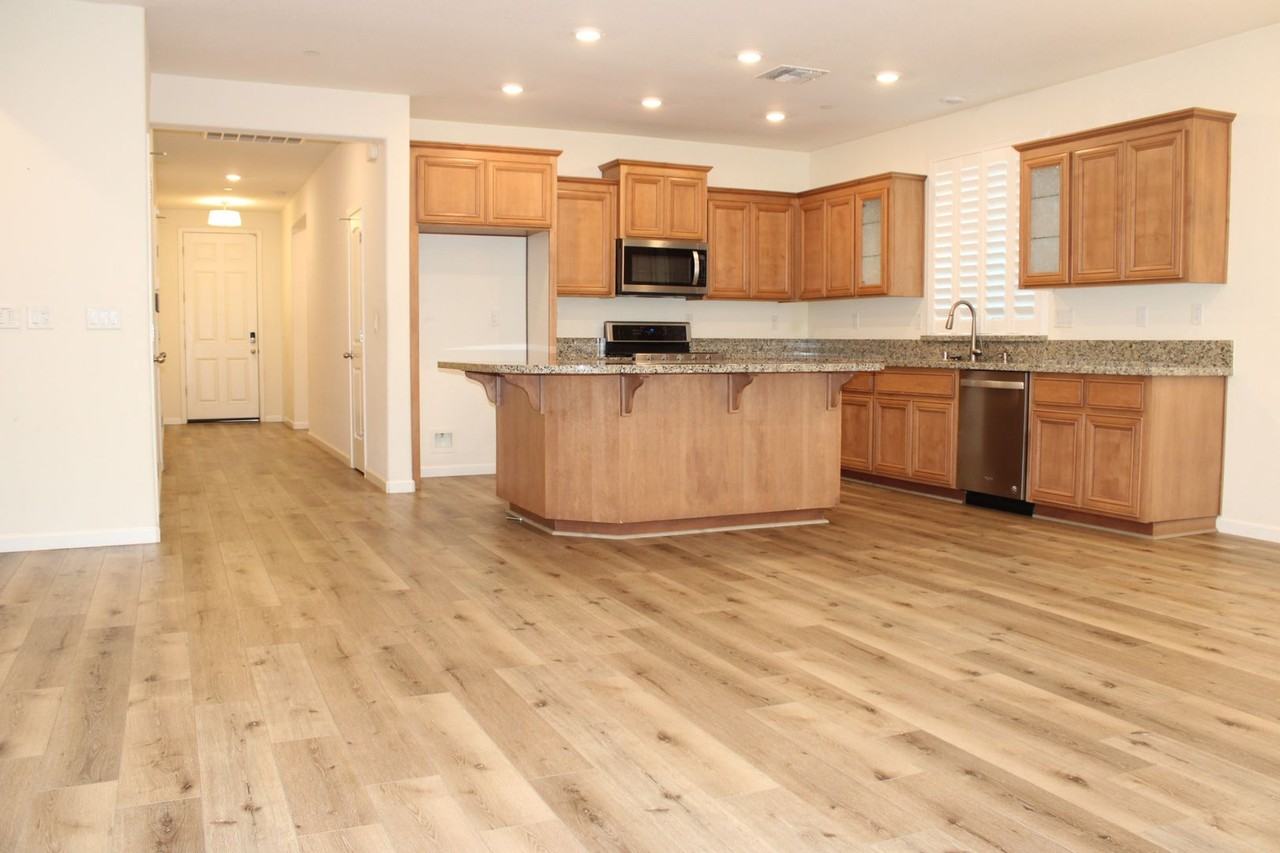 1010 Brakeman Ct - Photo 3 of 19