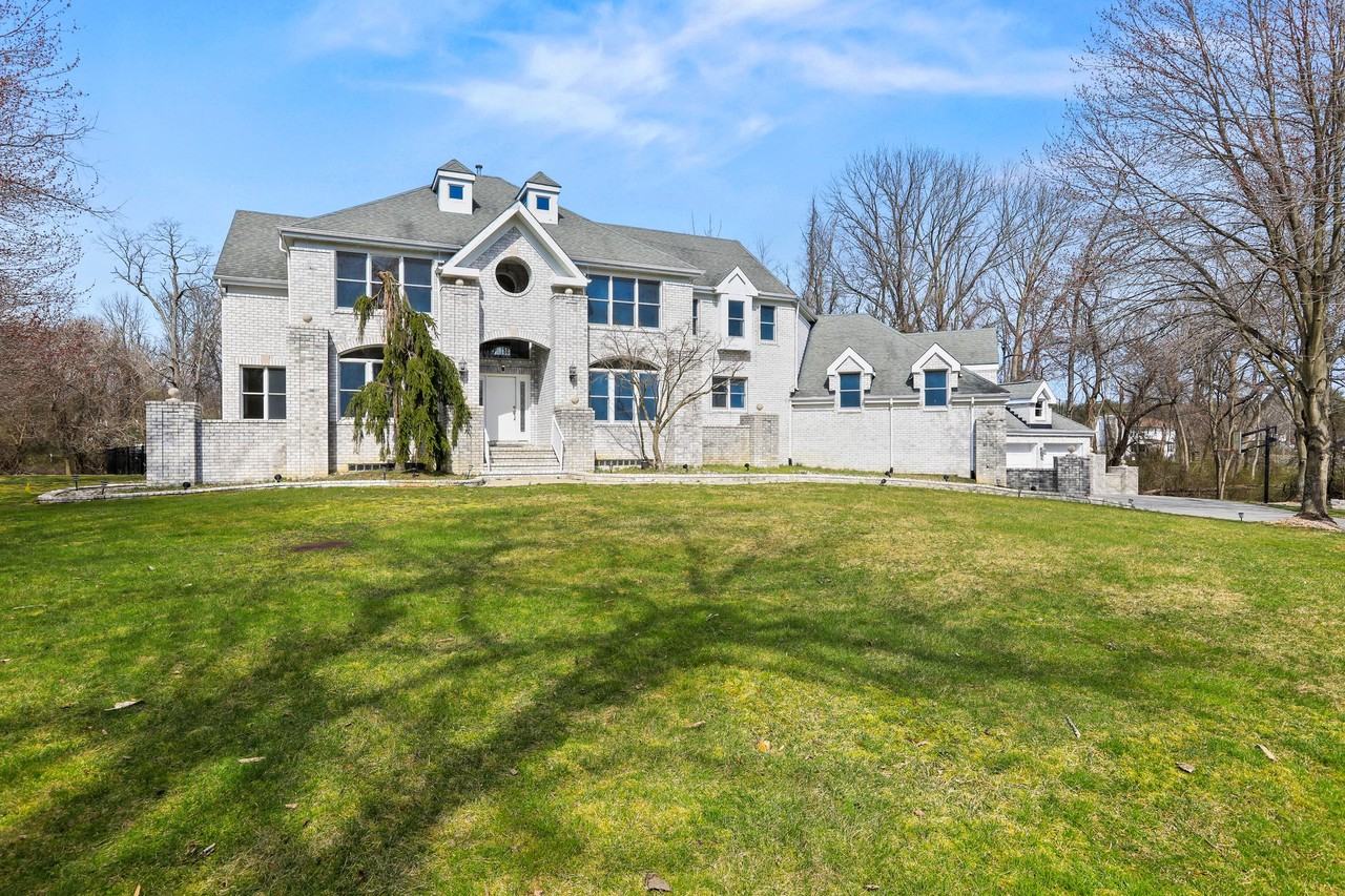 8 Canby Dr - Photo 2 of 25