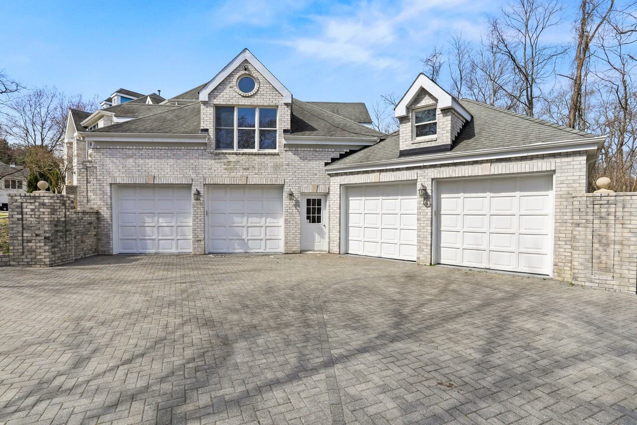 8 Canby Dr - Photo 3 of 25